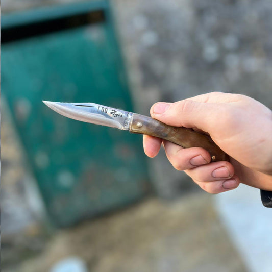 Nature's Edge Farmer's Pocket Knife: A Masterpiece Crafted from Authentic Animal Horn!